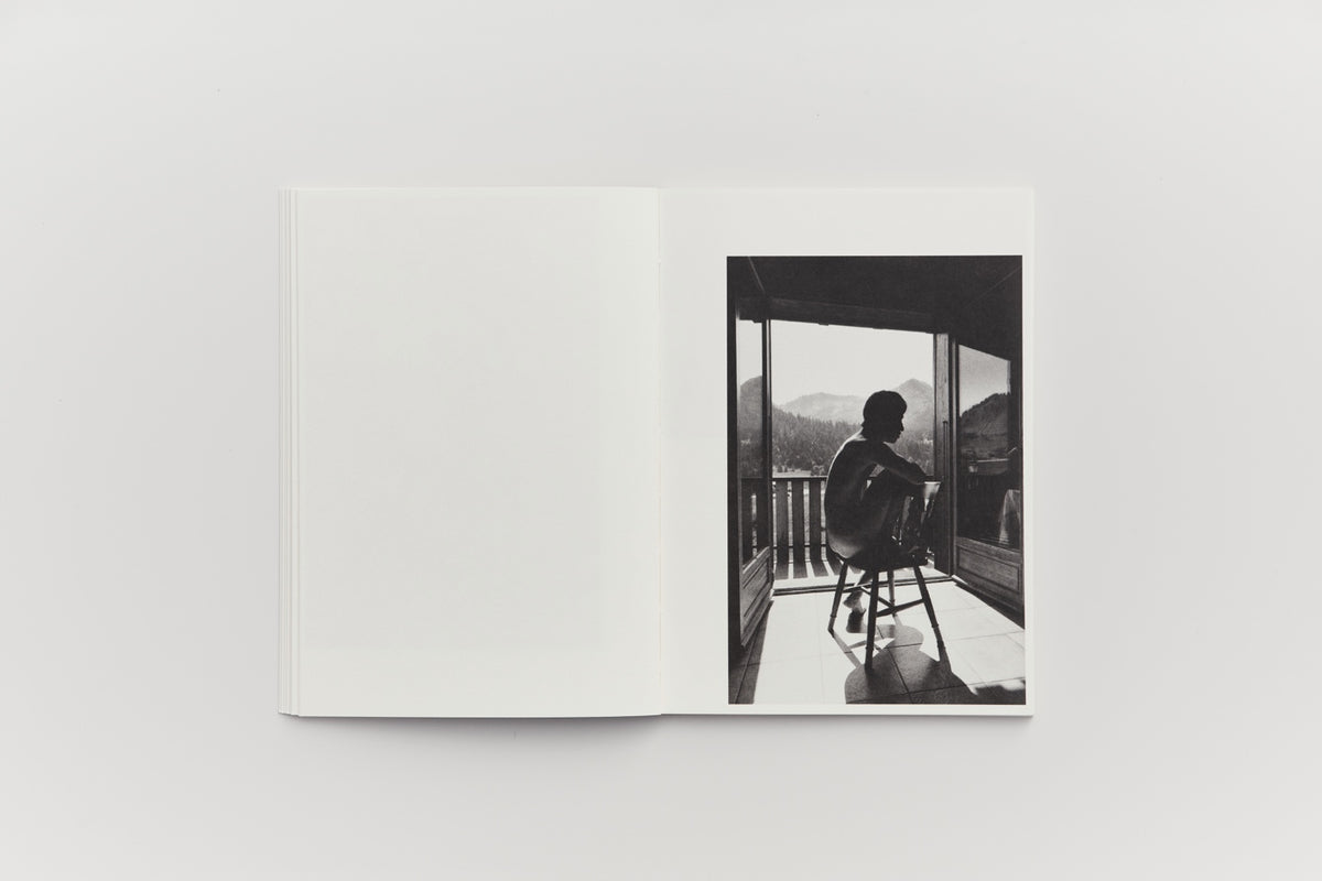 中 (Middle) by Sergei Pavlov — interior spread 3. © Sergei Pavlov