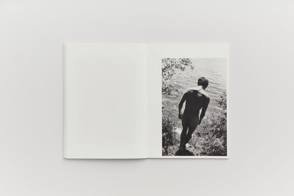 中 (Middle) by Sergei Pavlov — interior spread 6. © Sergei Pavlov